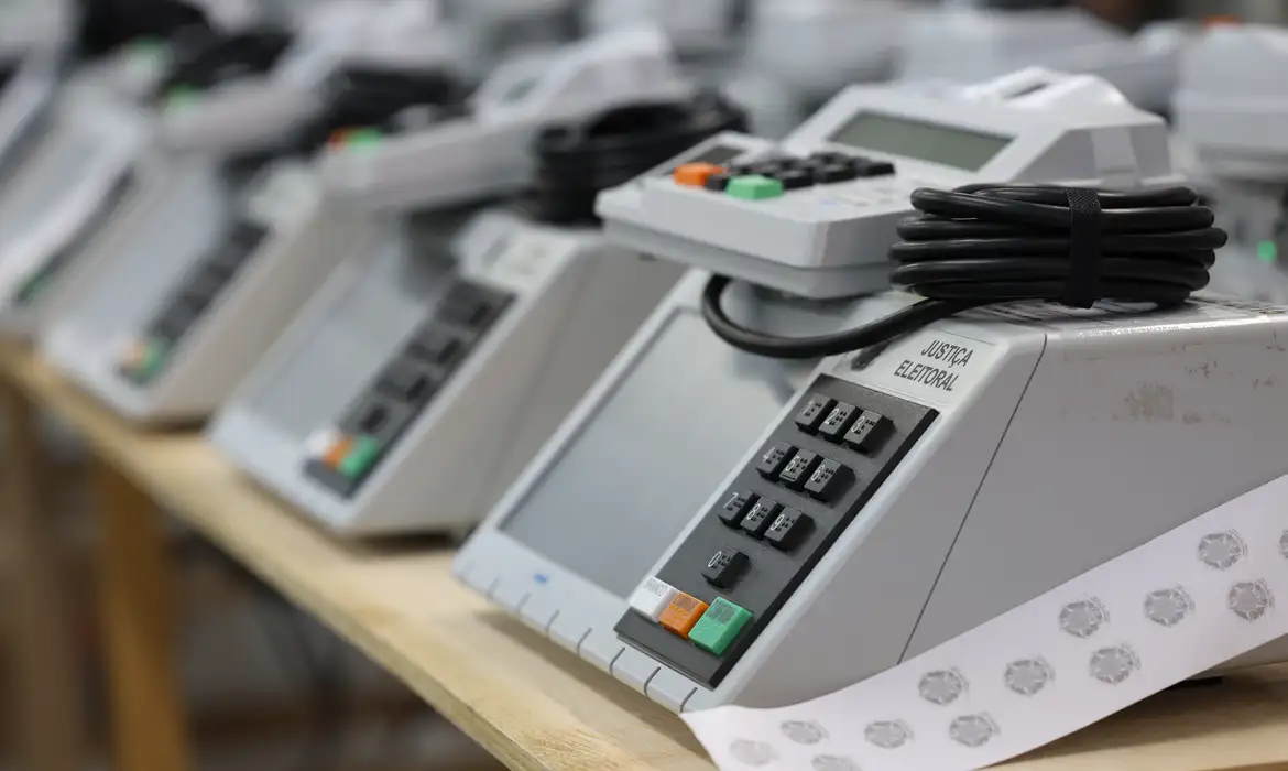 Urna eletrônica brasileira completa 30 anos, tecnologia criada com participação de pesquisadores de São José dos Campos